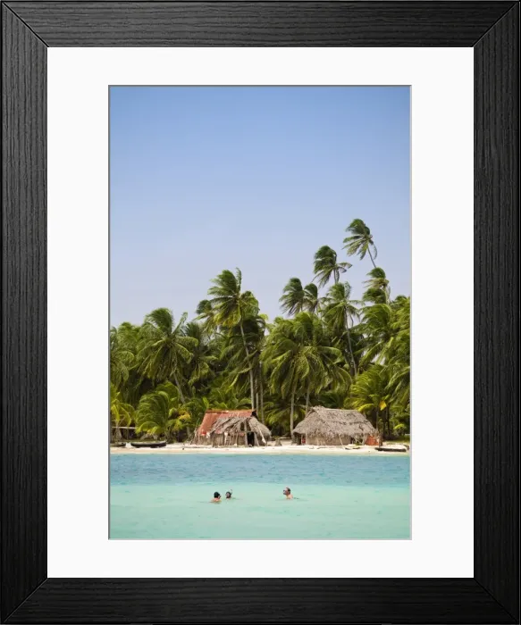 Framed Print : Tourists snorkelling in front of Devil Island, Comarca de Kuna Yala, San Blas Islands Framed Print : Tourists snorkelling in front of Devil Island, Comarca de Kuna Yala, San Blas Islands