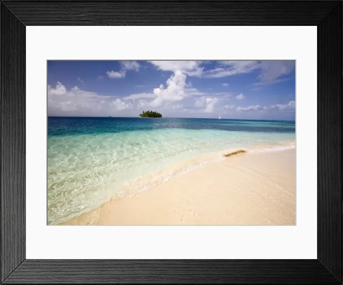 Framed Print : Beach on Kuanidup Grande, looking towards small island, Comarca de Kuna Yala Framed Print : Beach on Kuanidup Grande, looking towards small island, Comarca de Kuna Yala