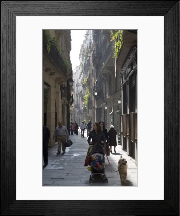 Framed Print : A narrow street in the Barri Gotic (old quarter), Barcelona, Catalonia, Spain, Europe Framed Print : A narrow street in the Barri Gotic (old quarter), Barcelona, Catalonia, Spain, Europe
