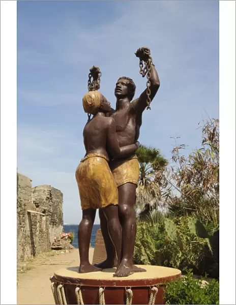 Statue des esclaves, statue commemorationg the freeing of the slaves, the chains are broken