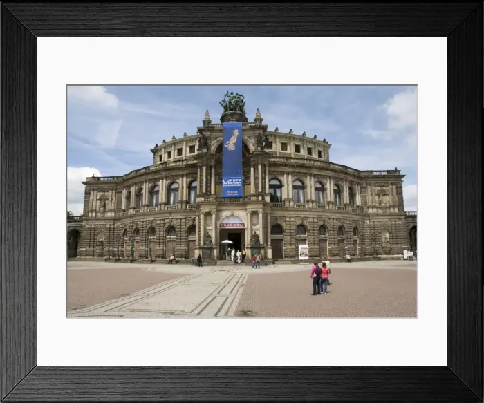 Framed Print : Semper Opera House in the Theaterplatz, Dresden, Saxony, Germany, Europe Framed Print : Semper Opera House in the Theaterplatz, Dresden, Saxony, Germany, Europe
