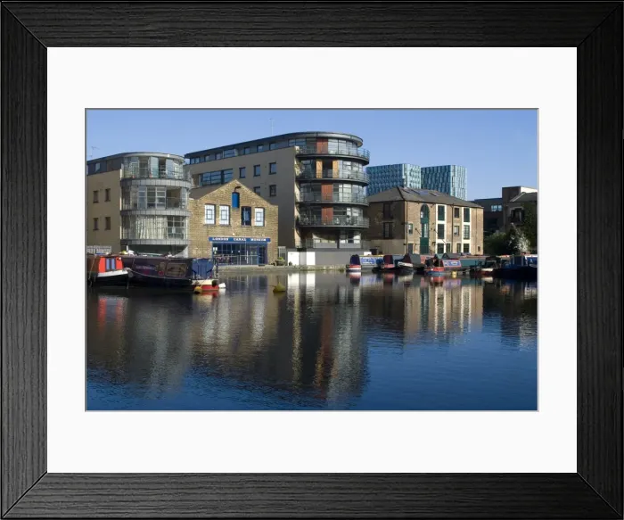 Framed Print : Battlebridge Basin and London Canal Museum, near Kings Cross, London, NW1 Framed Print : Battlebridge Basin and London Canal Museum, near Kings Cross, London, NW1