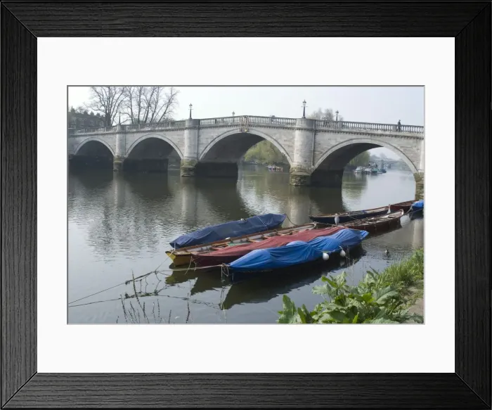 Framed Print : Richmond Bridge over the Thames, Richmond, Surrey, England, United Kingdom, Europe Framed Print : Richmond Bridge over the Thames, Richmond, Surrey, England, United Kingdom, Europe