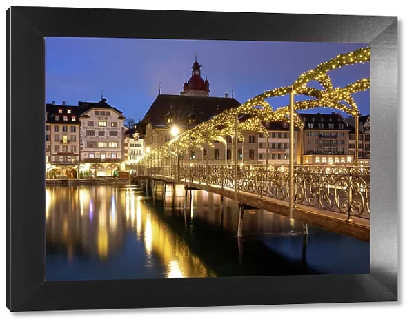 Rathaussteg Bridge in the evening, Lucerne, Switzerland, Europe
