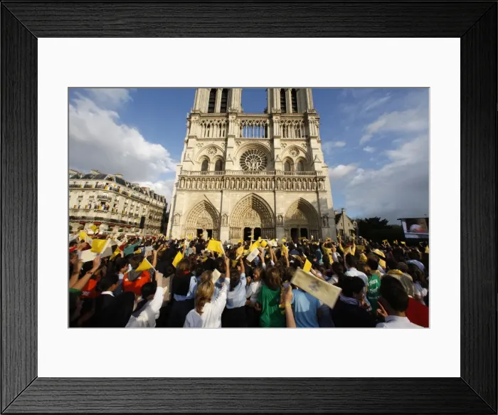 Framed Print : Crowds cheering Pope Benedict XVI outside Notre Dame cathedral, Paris, France, Europe Framed Print : Crowds cheering Pope Benedict XVI outside Notre Dame cathedral, Paris, France, Europe