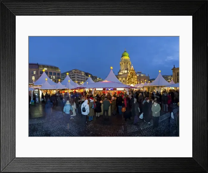 Framed Print : Traditional Christmas Market at Gendarmenmarkt illuminated at dusk, Berlin