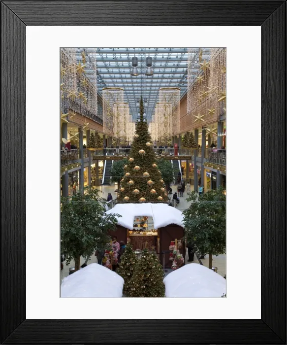 Framed Print : Arkaden shopping centre in Potsdamer Platz, illuminated and decorated for Christmas Framed Print : Arkaden shopping centre in Potsdamer Platz, illuminated and decorated for Christmas