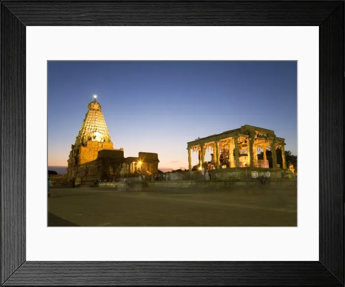 Framed Print : Evening pujas at the Bridhadishwara Temple (Bridhadeeshwara Temple) (Great Chola Temple) in Thanjavur (Tanjore), UNESCO World Heritage Site, Tamil Nadu Framed Print : Evening pujas at the Bridhadishwara Temple (Bridhadeeshwara Temple) (Great Chola Temple) in Thanjavur (Tanjore), UNESCO World Heritage Site, Tamil Nadu