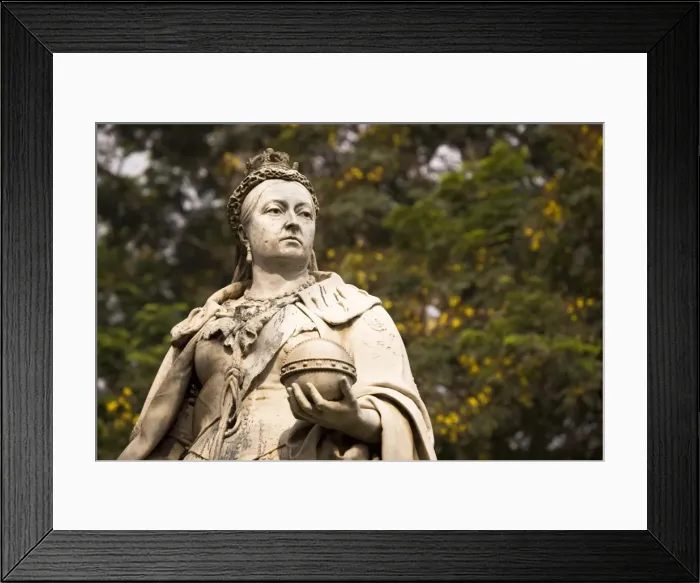 Framed Print : Statue of Queen-Empress Victoria in Cubban Park in central Bangalore, Karnataka Framed Print : Statue of Queen-Empress Victoria in Cubban Park in central Bangalore, Karnataka