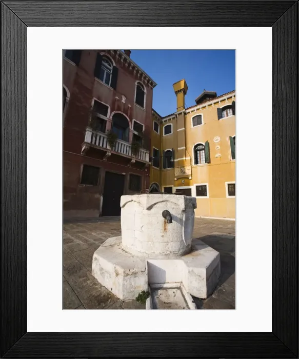 Framed Print : Wellhead, San Trovaso, Dorsoduro, Venice, Veneto, Italy, Europe Framed Print : Wellhead, San Trovaso, Dorsoduro, Venice, Veneto, Italy, Europe
