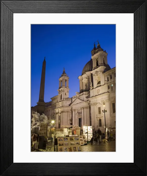 Framed Print : Artist stalls, Fontana dei Fiumi and San Agnese in Agone, evening Framed Print : Artist stalls, Fontana dei Fiumi and San Agnese in Agone, evening