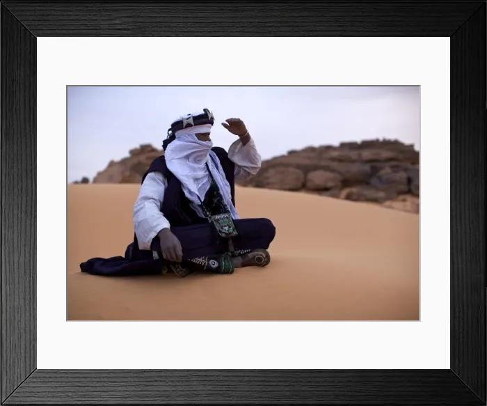 Framed Print : A Tuareg dressed for celebrations at the entrance of the Dar Sahara tented camp in the Fezzan desert, Libya, North Framed Print : A Tuareg dressed for celebrations at the entrance of the Dar Sahara tented camp in the Fezzan desert, Libya, North