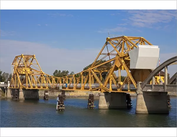 Isleton Lift Bridge over the Sacramento River, Isleton historic town, Sacramento Delta