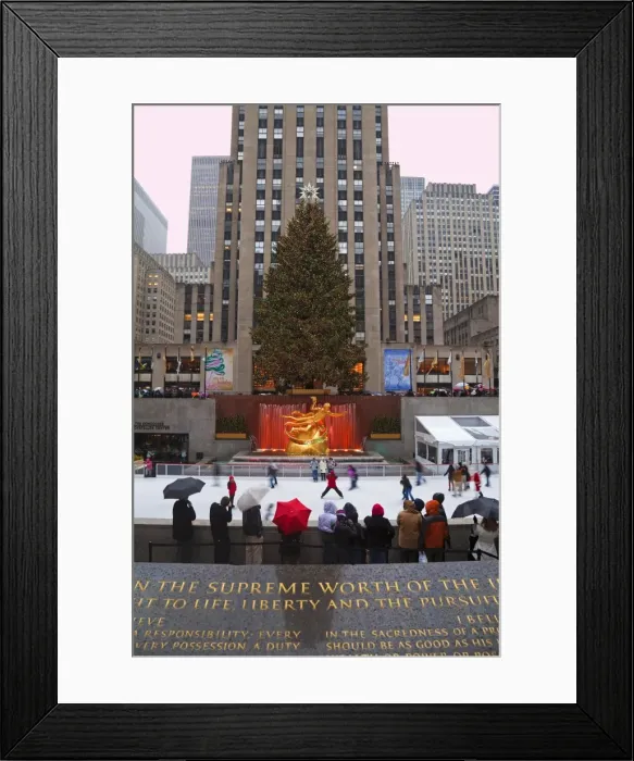 Framed Print : Christmas tree in front of the Rockefeller Centre building on Fifth Avenue