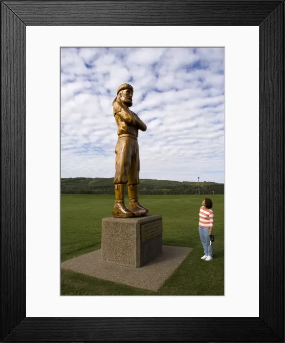 Framed Print : Twelve foot Davis Statue, Peace River, Alberta, Canada, North America Framed Print : Twelve foot Davis Statue, Peace River, Alberta, Canada, North America