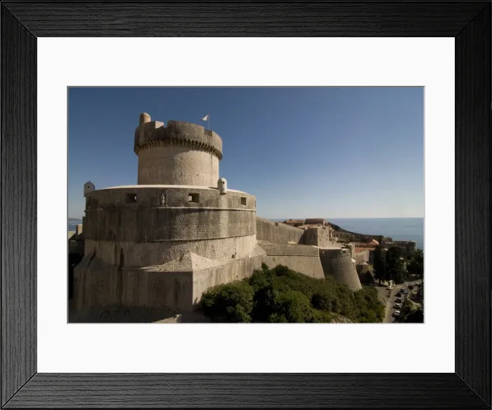 Framed Print : The city wall of Dubrovnik, Croatia, Europe Framed Print : The city wall of Dubrovnik, Croatia, Europe