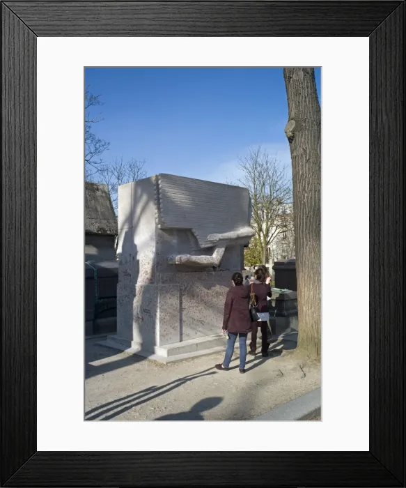 Framed Print : Visitors photograph the tomb of Oscar Wilde, Pere Lachaise cemetery, Paris Framed Print : Visitors photograph the tomb of Oscar Wilde, Pere Lachaise cemetery, Paris