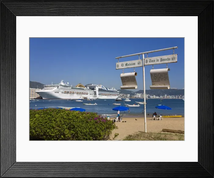 Framed Print : Tlacopanocha Beach in Old Town Acapulco, State of Guerrero, Mexico, North America Framed Print : Tlacopanocha Beach in Old Town Acapulco, State of Guerrero, Mexico, North America
