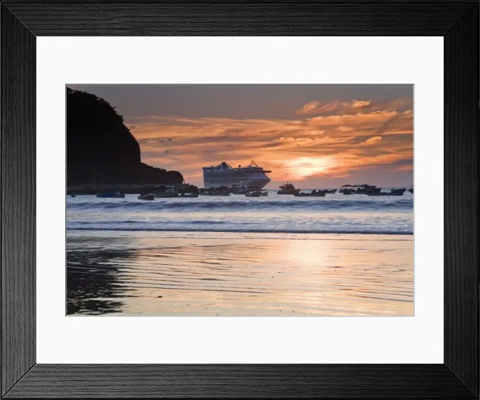 Framed Print : Cruise ship at sunset in San Juan Del Sur, Department of Rivas, Nicaragua Framed Print : Cruise ship at sunset in San Juan Del Sur, Department of Rivas, Nicaragua