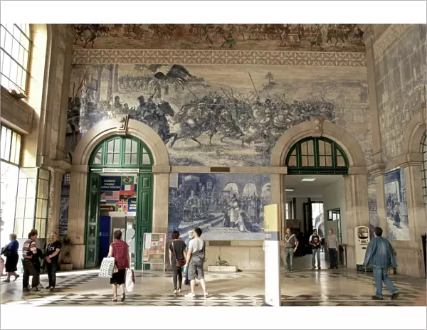 Sao Bento railway station decorated with azulejos, Porto, Portugal, Europe