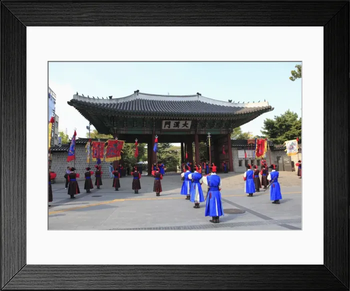 Framed Print : Changing of the Guards, Deoksugung Palace (Palace of Virtuous Longevity) Framed Print : Changing of the Guards, Deoksugung Palace (Palace of Virtuous Longevity)