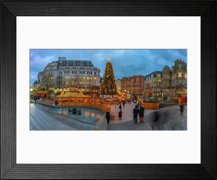 Framed Print : View of Christmas Market stalls and Christmas tree in Victoria Square, Birmingham, West Midlands, England, United Kingdom, Europe Framed Print : View of Christmas Market stalls and Christmas tree in Victoria Square, Birmingham, West Midlands, England, United Kingdom, Europe