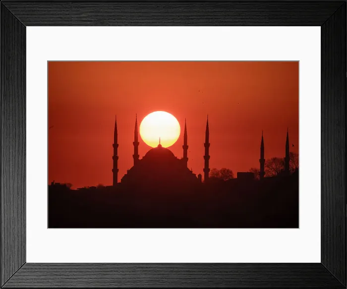 Framed Print : Sun perfectly aligned at sunset on Sultanahmet Camii Mosque dome, UNESCO World Heritage Site, Istanbul, Turkey, Europe Framed Print : Sun perfectly aligned at sunset on Sultanahmet Camii Mosque dome, UNESCO World Heritage Site, Istanbul, Turkey, Europe