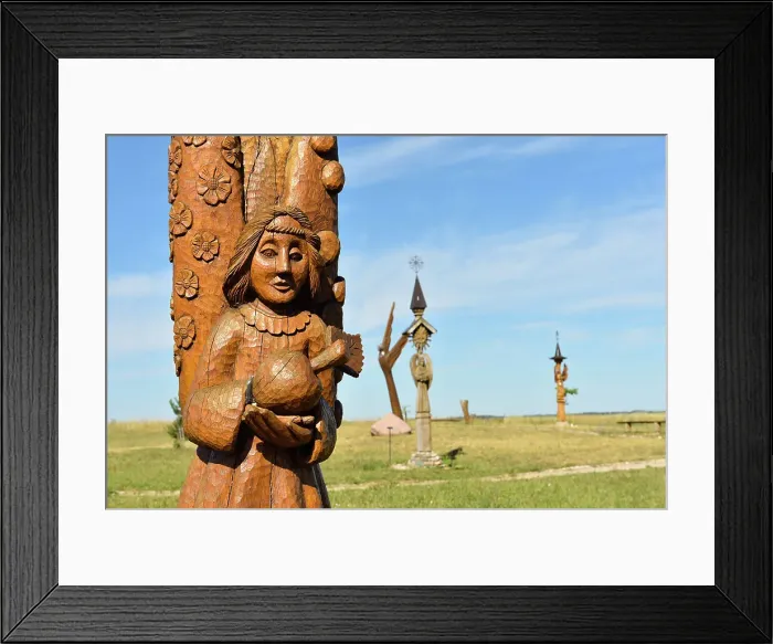 Framed Print : Sculptures of angels made of oak wood on the Hill of Angels, near Trakai, Lithuania, Europe Framed Print : Sculptures of angels made of oak wood on the Hill of Angels, near Trakai, Lithuania, Europe