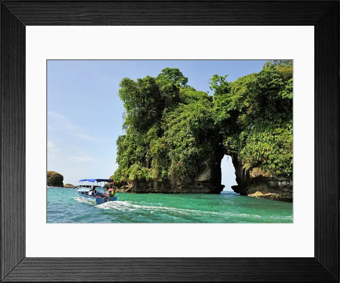 Framed Print : Pajaros Islet (Swan's Cay) off the coast of Boca del Drago on Colon Island, Bocas del Toro Archipelago, Republic of Panama, Central America Framed Print : Pajaros Islet (Swan's Cay) off the coast of Boca del Drago on Colon Island, Bocas del Toro Archipelago, Republic of Panama, Central America