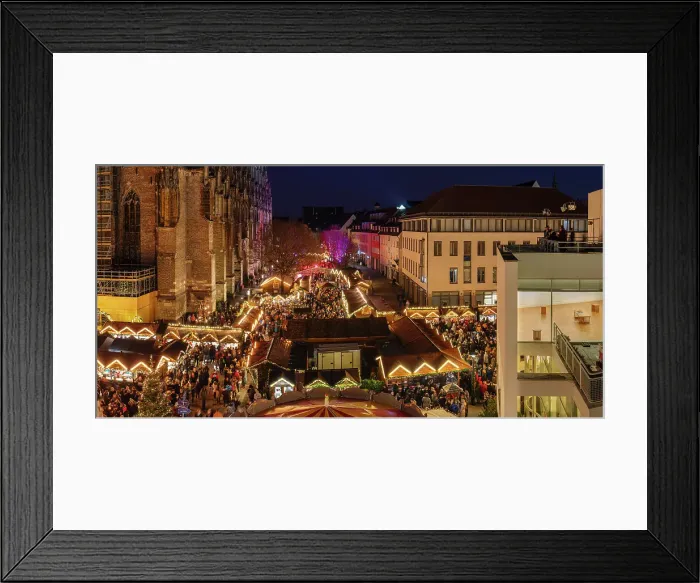 Framed Print : Christmas market in front of the Cathedral on Munsterplatz, Ulm, Baden-Wurttemberg, Germany, Europe Framed Print : Christmas market in front of the Cathedral on Munsterplatz, Ulm, Baden-Wurttemberg, Germany, Europe