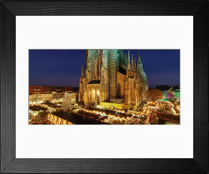 Framed Print : Christmas market in front of the Cathedral on Munsterplatz, Ulm, Baden-Wurttemberg, Germany, Europe Framed Print : Christmas market in front of the Cathedral on Munsterplatz, Ulm, Baden-Wurttemberg, Germany, Europe