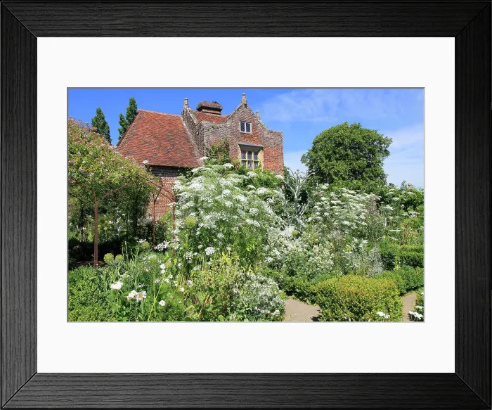 Framed Print : The White Garden, Sissinghurst Castle gardens, Kent, England, United Kingdom, Europe Framed Print : The White Garden, Sissinghurst Castle gardens, Kent, England, United Kingdom, Europe