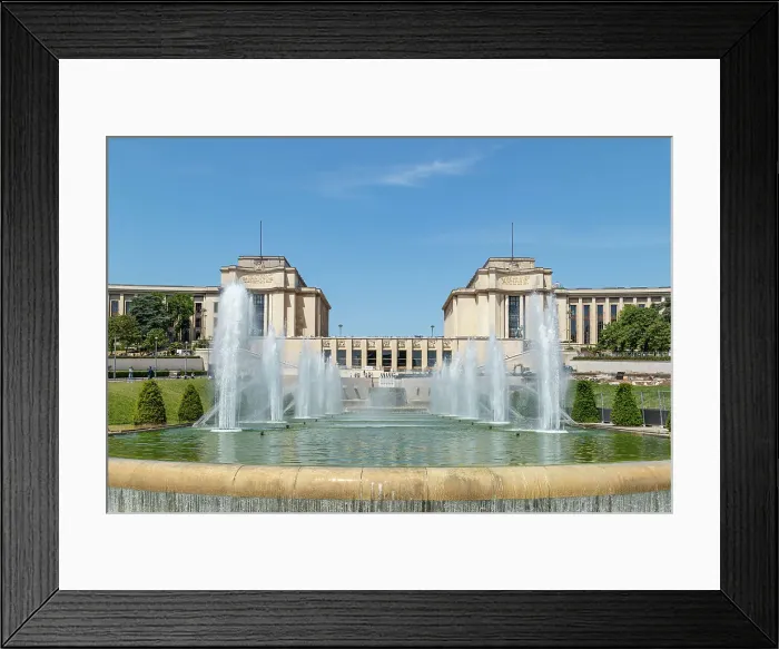 Framed Print : Symmetrical view of a grand fountain with water jets in front of a classical building under a clear blue sky, Paris, France, Europe Framed Print : Symmetrical view of a grand fountain with water jets in front of a classical building under a clear blue sky, Paris, France, Europe