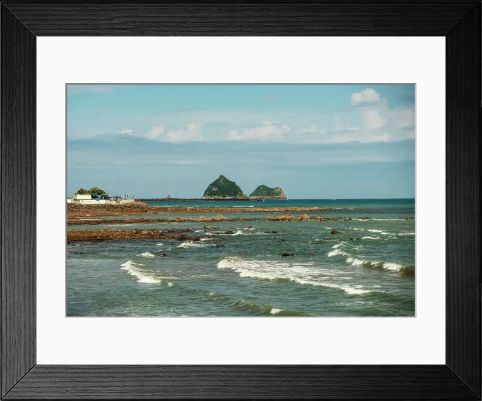 Framed Print : Seascape and shore line in the bay of New Plymouth, with Whareumu (Lion Rock), Moturoa island, North Island, New Zealand, Pacific Framed Print : Seascape and shore line in the bay of New Plymouth, with Whareumu (Lion Rock), Moturoa island, North Island, New Zealand, Pacific