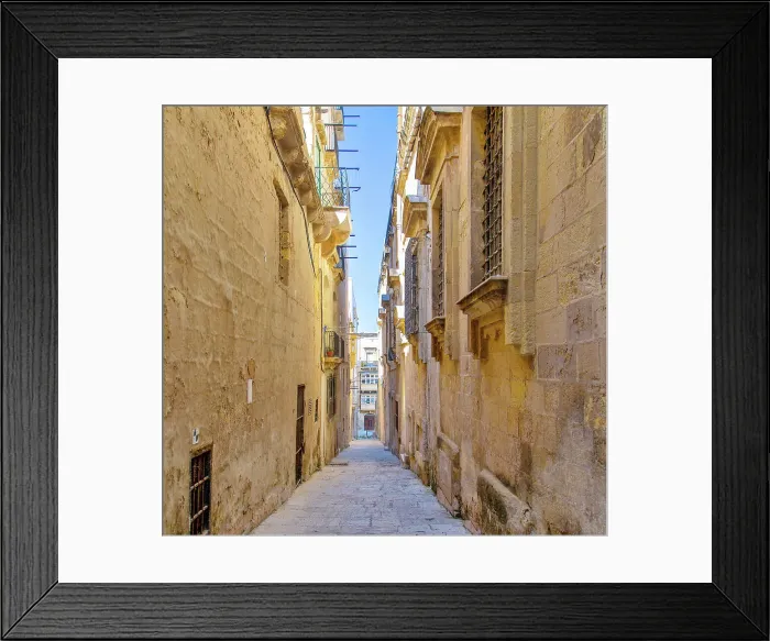 Framed Print : Alley in Valletta, the capital of Malta, Mediterranean, Europe Framed Print : Alley in Valletta, the capital of Malta, Mediterranean, Europe