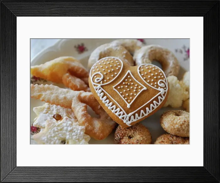 Framed Print : Heart shaped ginger-bread, tavern Zbondini, village of Velo Grablje, Hvar island, Croatia, Southeast Europe Framed Print : Heart shaped ginger-bread, tavern Zbondini, village of Velo Grablje, Hvar island, Croatia, Southeast Europe