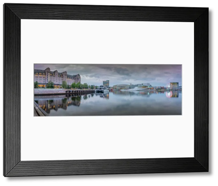 Framed Print : View of Oslo Opera House and Munch Museum reflecting in harbour on cloudy evening, Oslo, Norway, Scandinavia, Europe Framed Print : View of Oslo Opera House and Munch Museum reflecting in harbour on cloudy evening, Oslo, Norway, Scandinavia, Europe