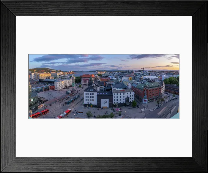 Framed Print : View of Jernbanetorget and city skyline from elevated position at sunset, Oslo, Norway, Scandinavia, Europe