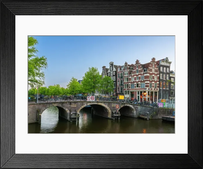 Framed Print : Bridge over Prinsengracht canal at dusk, Amsterdam, The Netherlands, Europe Framed Print : Bridge over Prinsengracht canal at dusk, Amsterdam, The Netherlands, Europe
