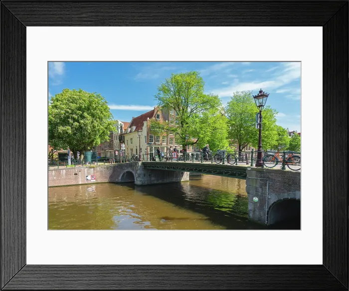 Framed Print : Bridge over Brouwersgracht canal, Amsterdam, The Netherlands, Europe Framed Print : Bridge over Brouwersgracht canal, Amsterdam, The Netherlands, Europe
