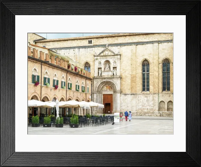 Framed Print : A couple walking towards the Church of San Francesco (the Basilica di San Francesco) in Piazza del Popolo, Ascoli Piceno, Marche, Italy Framed Print : A couple walking towards the Church of San Francesco (the Basilica di San Francesco) in Piazza del Popolo, Ascoli Piceno, Marche, Italy