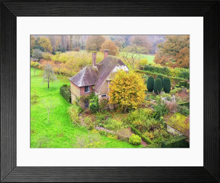 Framed Print : Sissinghurst Castle Garden, Kent, England, United Kingdom Framed Print : Sissinghurst Castle Garden, Kent, England, United Kingdom