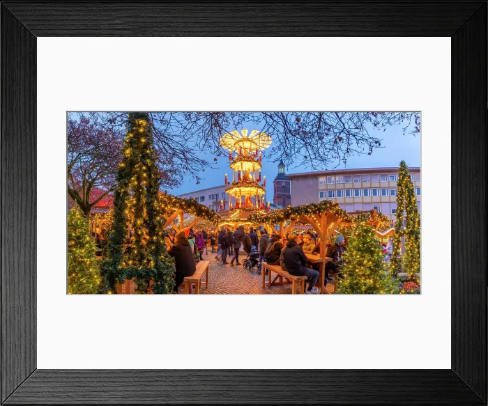 Framed Print : Christmas Market stalls in the market square in Altstadt Spandau at dusk, Spandau, Berlin, Germany Framed Print : Christmas Market stalls in the market square in Altstadt Spandau at dusk, Spandau, Berlin, Germany