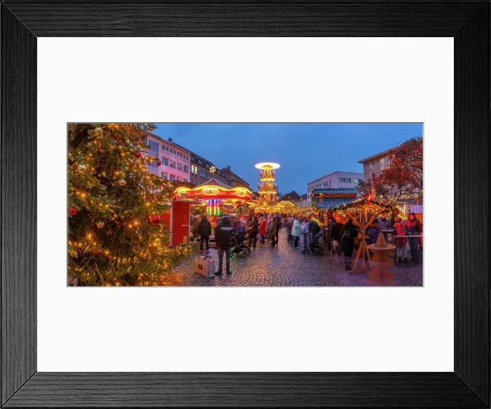 Framed Print : Christmas Market stalls in the market square in Altstadt Spandau at dusk, Spandau, Berlin, Germany Framed Print : Christmas Market stalls in the market square in Altstadt Spandau at dusk, Spandau, Berlin, Germany