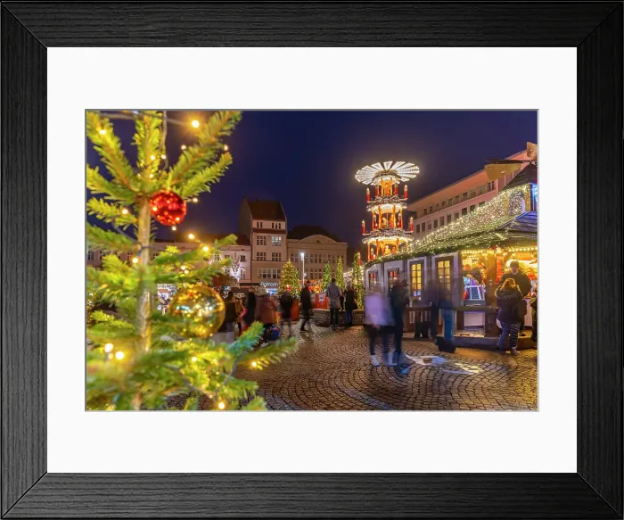 Framed Print : Christmas Market stalls in the market square in Altstadt Spandau at dusk, Spandau, Berlin, Germany Framed Print : Christmas Market stalls in the market square in Altstadt Spandau at dusk, Spandau, Berlin, Germany