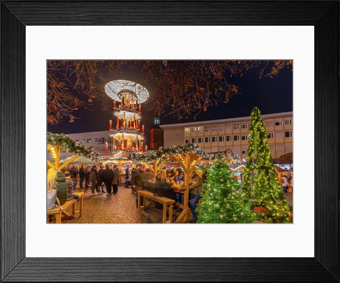 Framed Print : Christmas Market stalls in the market square in Altstadt Spandau at dusk, Spandau, Berlin, Germany Framed Print : Christmas Market stalls in the market square in Altstadt Spandau at dusk, Spandau, Berlin, Germany
