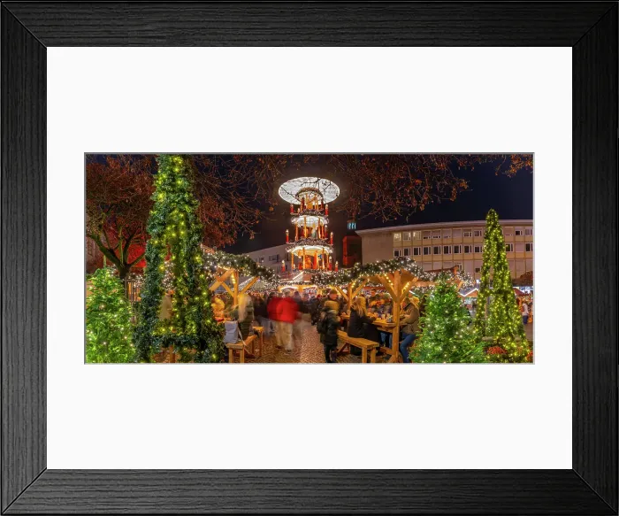Framed Print : Christmas Market stalls in the market square in Altstadt Spandau at dusk, Spandau, Berlin, Germany Framed Print : Christmas Market stalls in the market square in Altstadt Spandau at dusk, Spandau, Berlin, Germany
