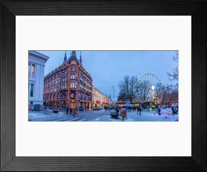Framed Print : View of architecture on Karl Johans Gate and Christmas market during winter at dusk, Oslo, Norway, Scandinavia Framed Print : View of architecture on Karl Johans Gate and Christmas market during winter at dusk, Oslo, Norway, Scandinavia