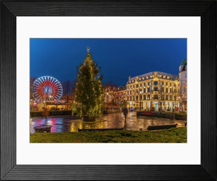 Framed Print : View of Christmas market in Stortingsparken at dusk, Oslo, Norway, Scandinavia Framed Print : View of Christmas market in Stortingsparken at dusk, Oslo, Norway, Scandinavia