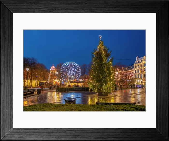 Framed Print : View of Christmas market in Stortingsparken at dusk, Oslo, Norway, Scandinavia Framed Print : View of Christmas market in Stortingsparken at dusk, Oslo, Norway, Scandinavia